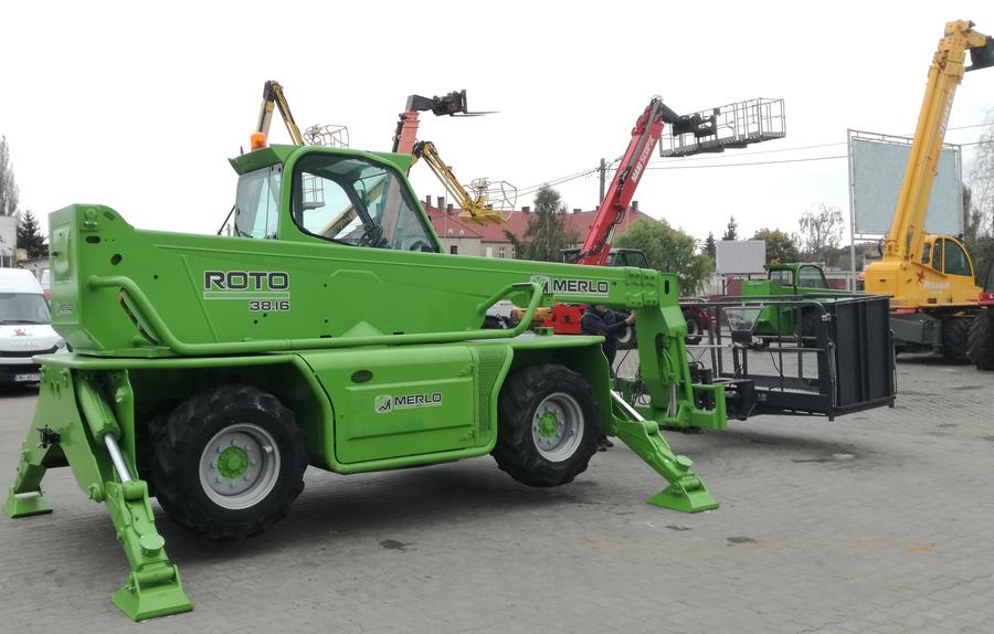 Zdjęcie główne ogłoszenia: Wynajem ładowarek teleskopowych - ładowarki teleskopowe Merlo Manitou Dieci